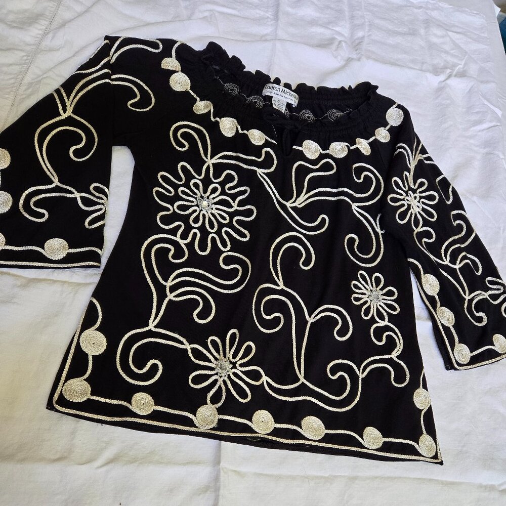 BLACK & WHITE LAUREN MICHELLE EMBROIDERIED BLOUSE, SIZE XL
